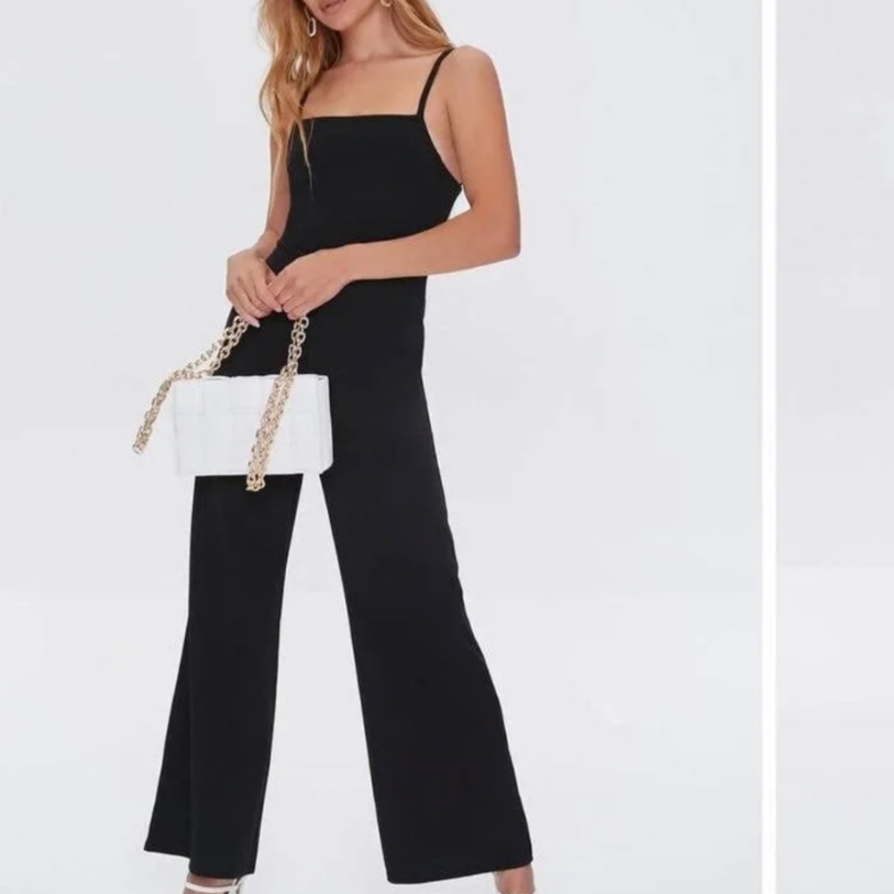 Black Forever 21 simple and classic jumpsuit with adjustable straps and pockets
